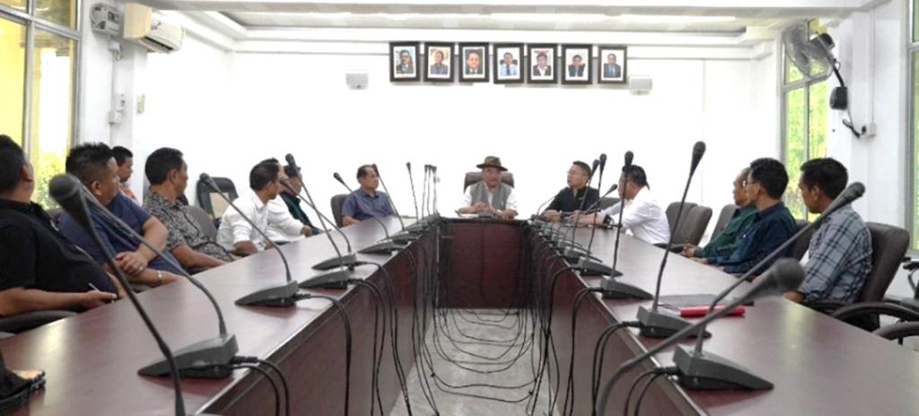 Shri. G Ikuto Zhimomi, Advisor, Land Resources with department officers visiting the Resource Centre, Ruzaphema.